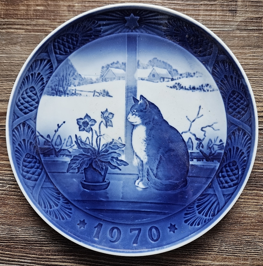 1970 Royal Copenhagen Christmas Plate -- Cat on a Windowsill - 7.25”